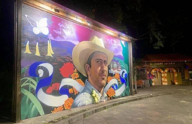 Mural en honor a Carlos Manzo