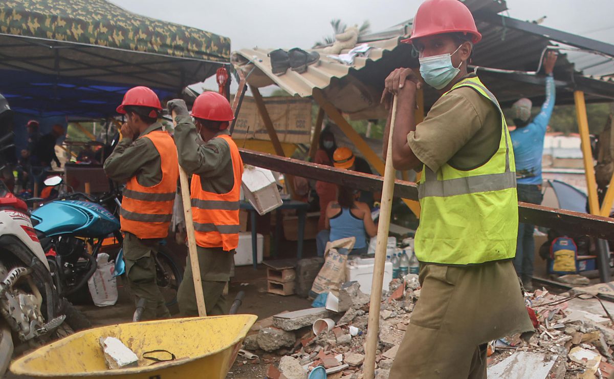 labores-de-busqueda-y-rescate-en-venezuela-tras-terremotos Venezuela contabiliza 4 mil 490 muertos por sismos - labores-de-busqueda-y-rescate-en-venezuela-tras-terremotos