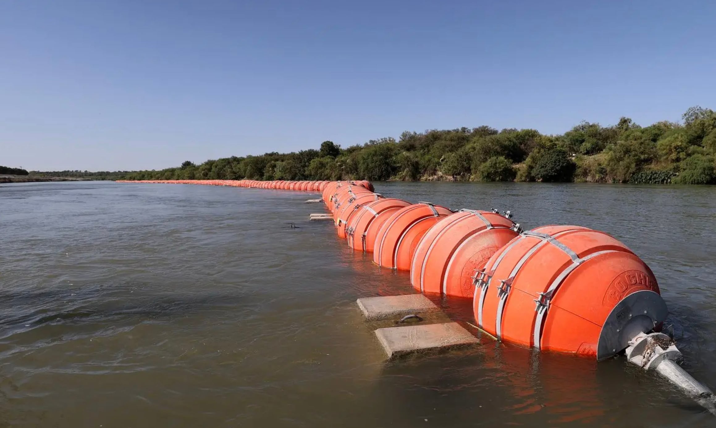 Boyas en el Río Bravo
