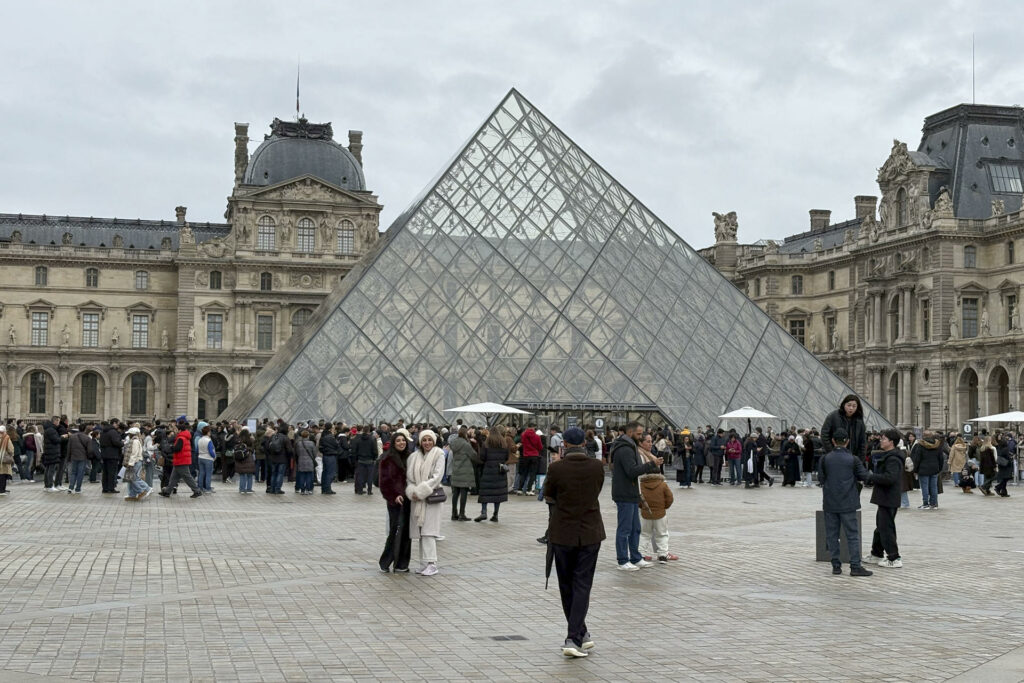museo-del-louvre-paris-1024x683-1 La Torre Eiffel y los principales museos de París adelantan su cierre por la ola de calor - museo-del-louvre-paris-1024x683