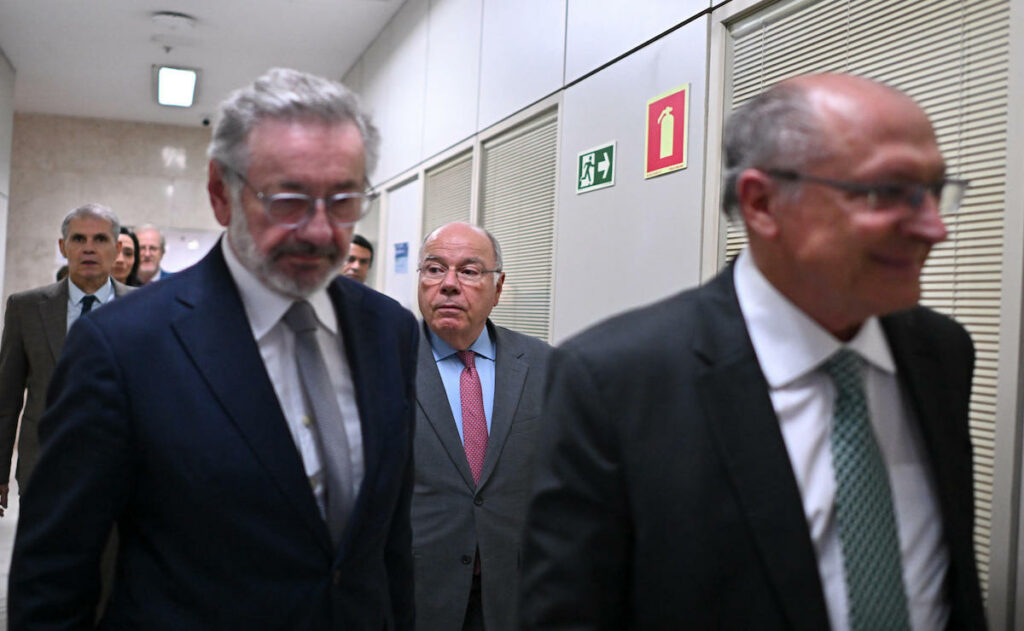 trump-eleva-la-presion-comercial-sobre-brasil-y-aviva-la-batalla-entre-lula-y-bolsonaro-2-1024x631-1 Trump eleva la presión comercial sobre Brasil y aviva la batalla entre Lula y Bolsonaro - trump-eleva-la-presion-comercial-sobre-brasil-y-aviva-la-batalla-entre-lula-y-bolsonaro-2-1024x631