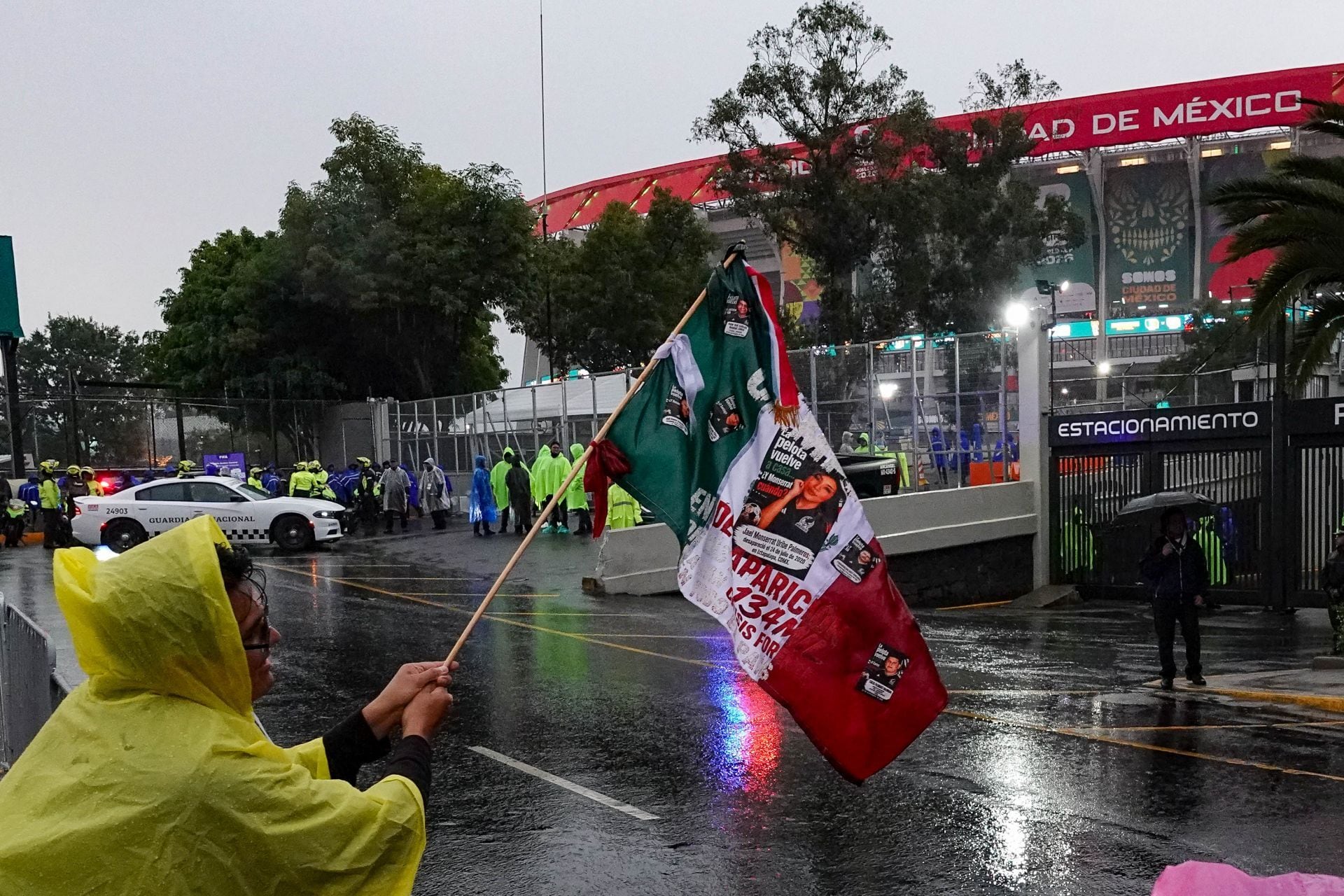 Madres buscadoras protestan en el Estadio Banorte tras agresiones