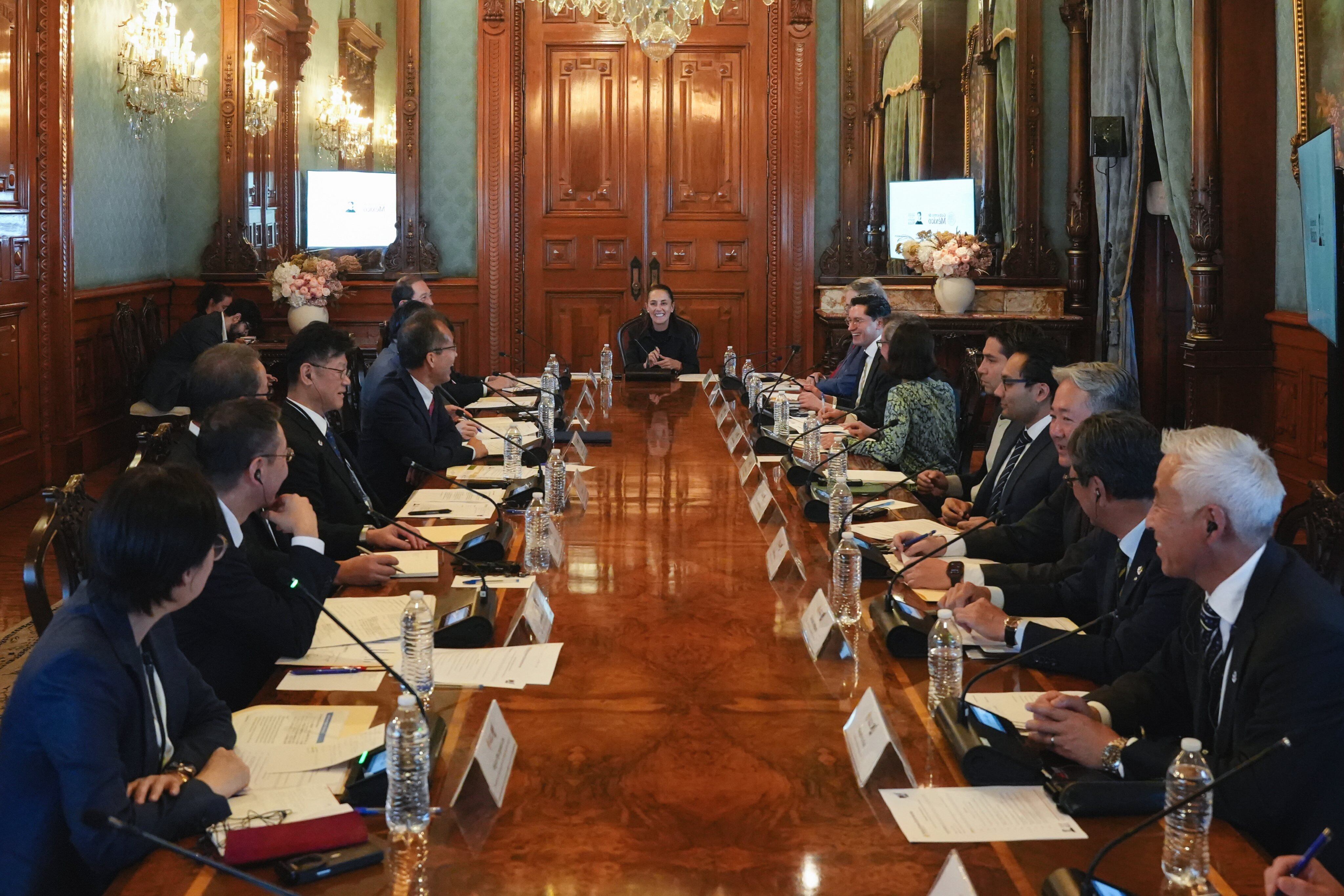 Sheinbaum recibe a Seiji Kuraishi y Kozo Honsei en Palacio Nacional