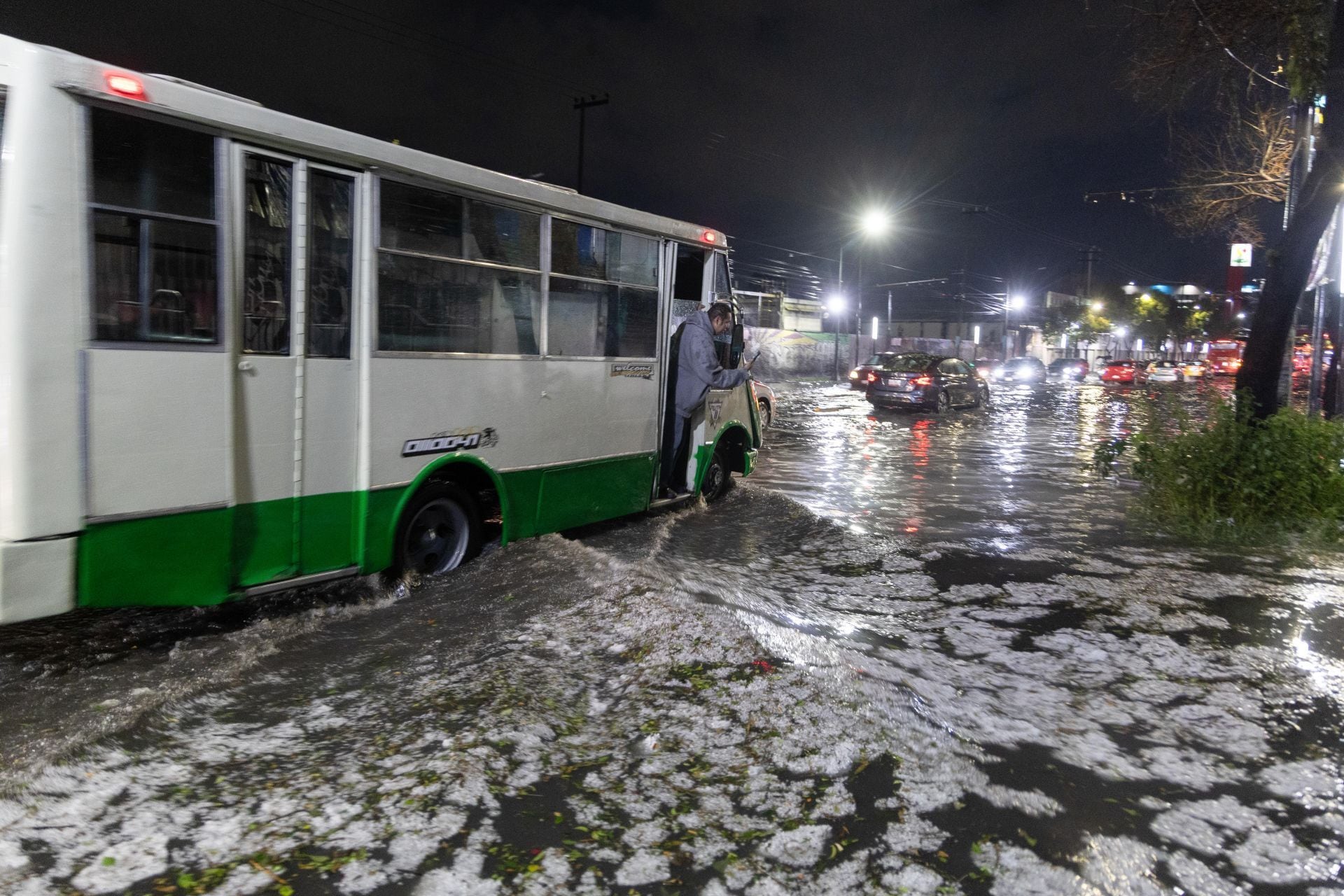 vguhnls2nvdm7jq7aue7wjpzbi Una fuerte tormenta con granizo azotó la alcaldía Iztacalco causando afectaciones en vías como el Eje 5 oriente.