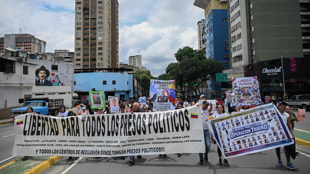 La oposición venezolana logra la excarcelación de un exalcalde detenido a su regreso del exilio