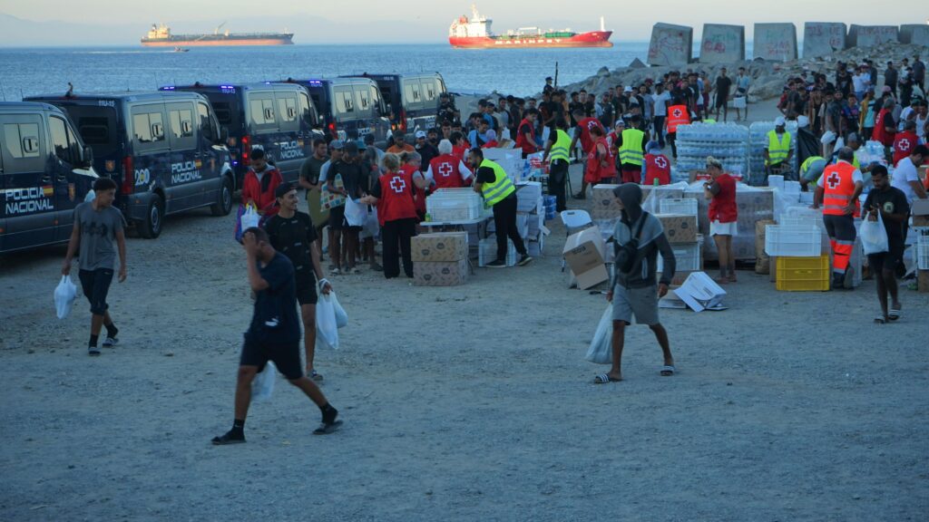El Gobierno trabaja en un decreto que permita agilizar los plazos de devolución de los migrantes que siguen en Ceuta