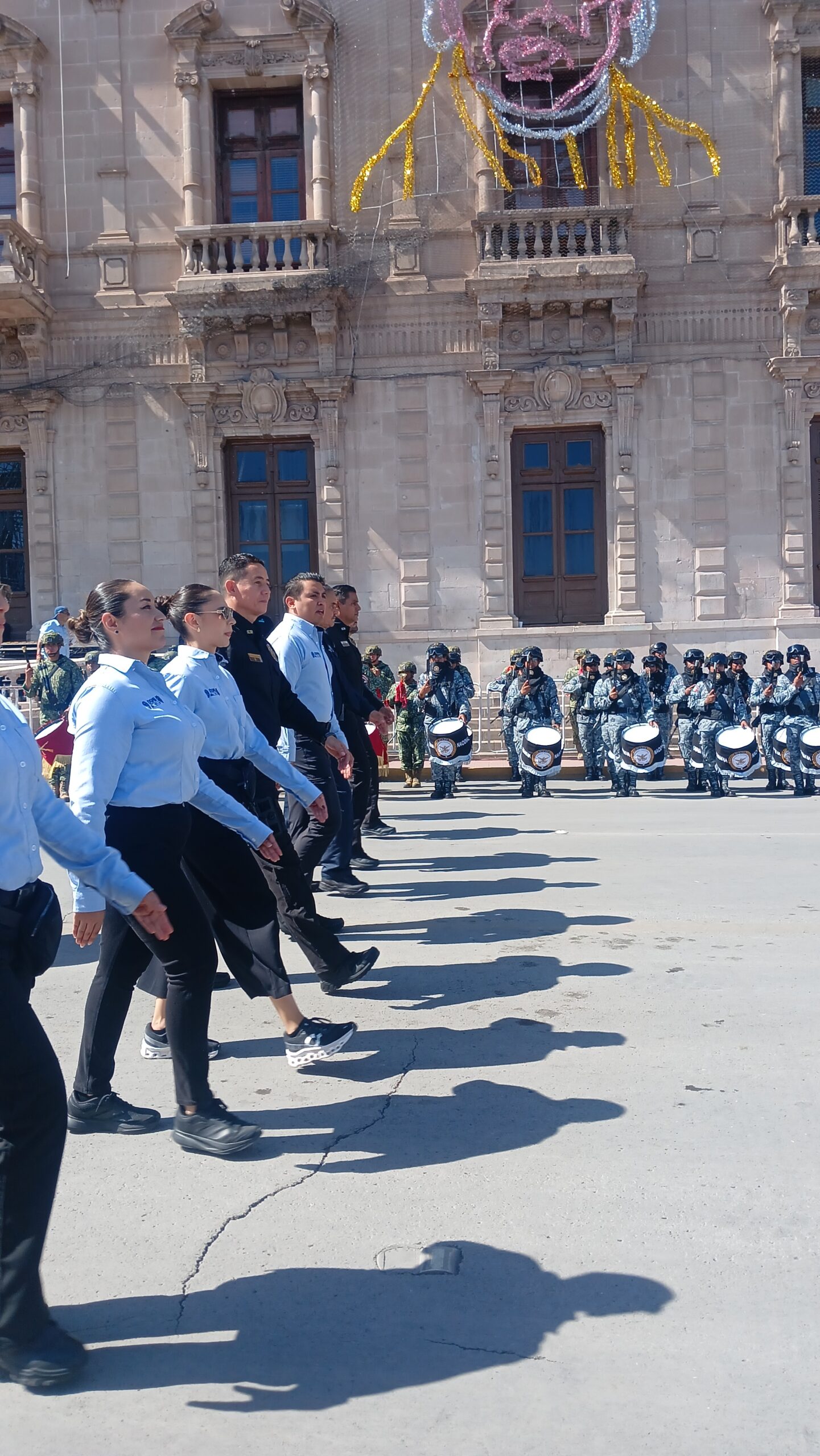 Encabeza Julio Salas contingente de la dspm en desfile cívico
