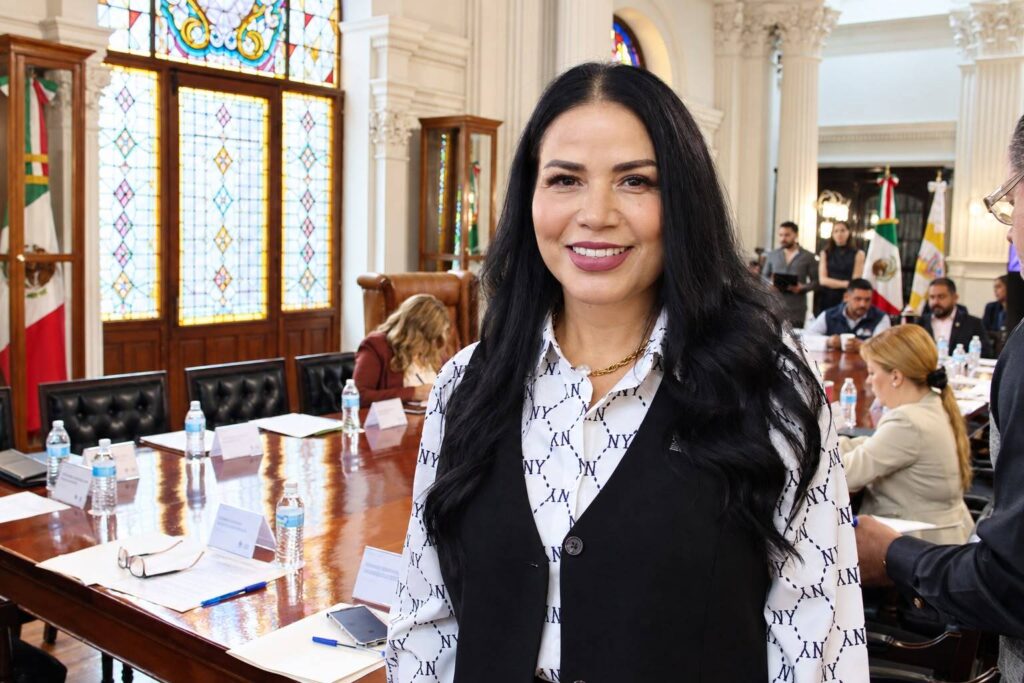 Myrna Monge respalda prohibición de celulares en escuelas para fortalecer el aprendizaje
