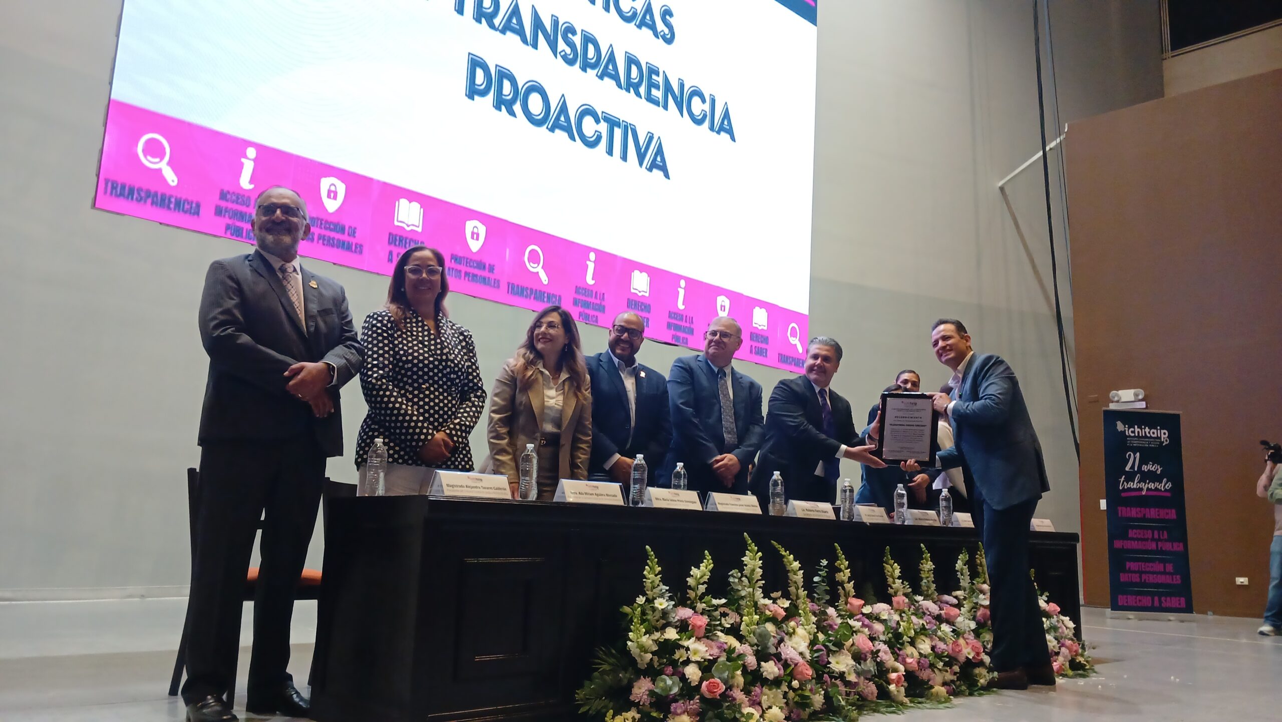 Recibe Municipio 6 reconocimientos por transparencia