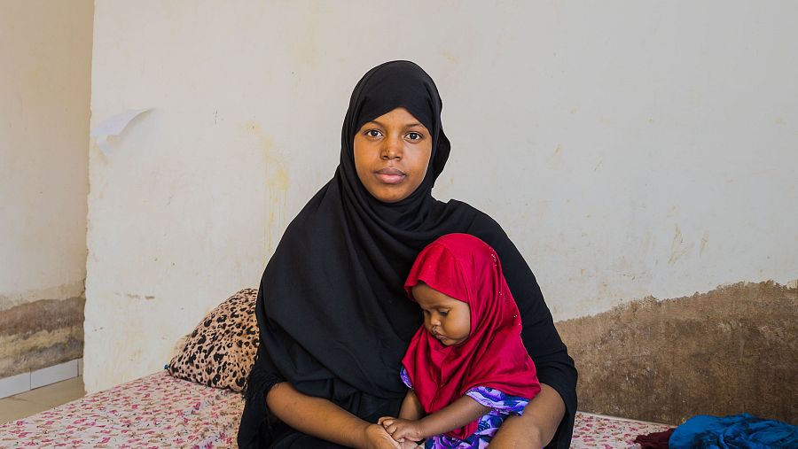 Sabrin Ahmed acude al Hospital Regional de Mudug, en Somalia, para salvar la vida de su hijo, que sufre desnutrición