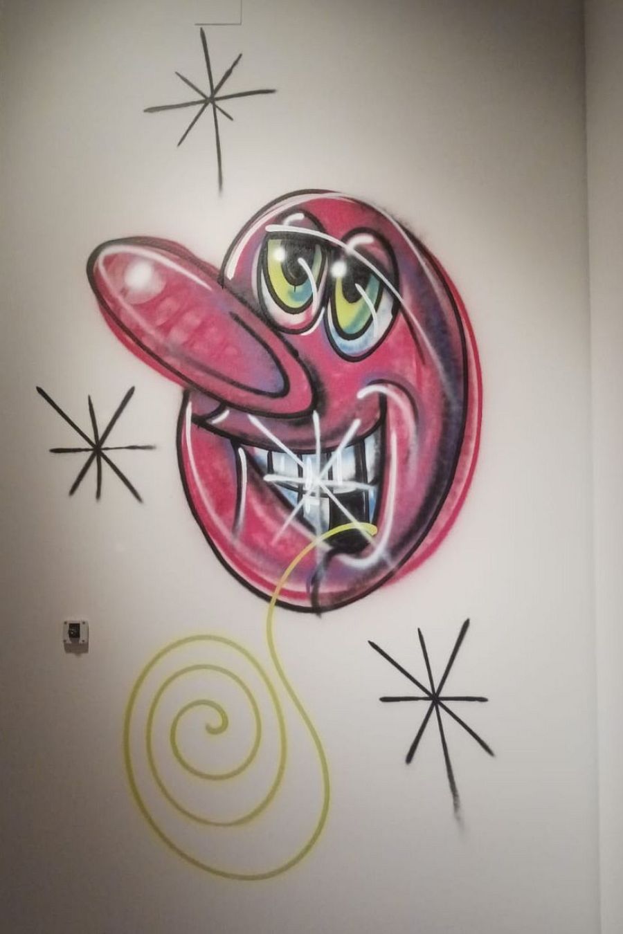 Grafiti original de Kenny Scharf pintado el 25 de septiembre
