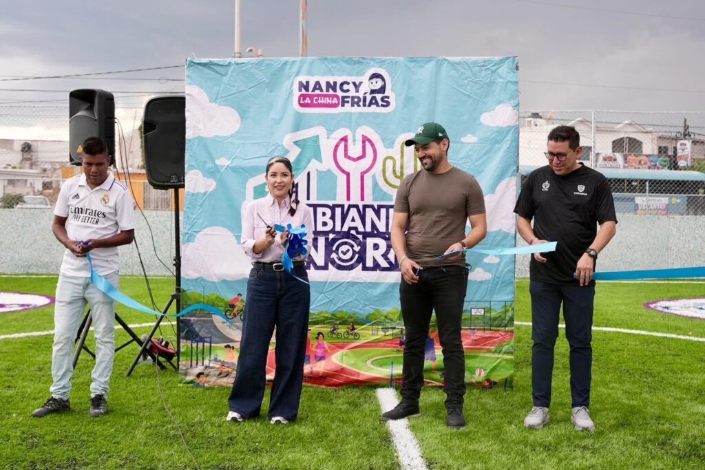 Entrega Nancy La China Frías cancha rehabilitada en la Deportiva La Alianza