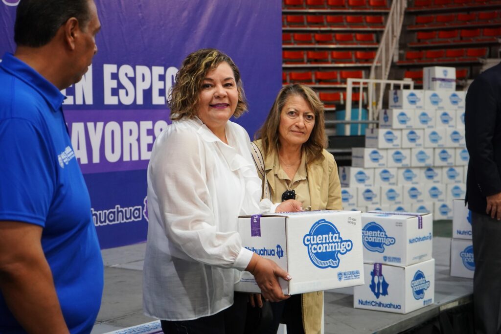 Entrega Gobierno del Estado apoyos alimentarios a adultos mayores en la capital