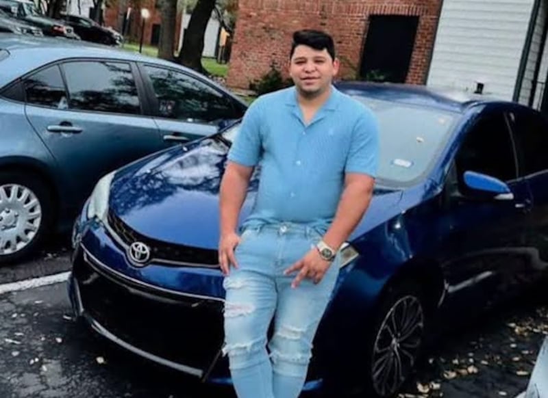 EU acusa al migrante venezolano herido por ICE de agredir a un agente federal
