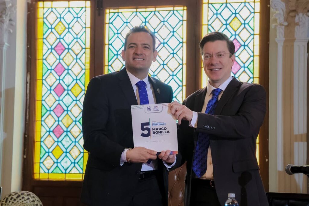Entrega Marco Bonilla al Ayuntamiento su Quinto Informe de Gobierno