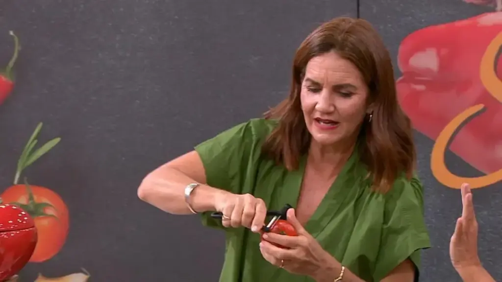 Samantha Vallejo-Nágera, cocinera: “El tomate se corta con cuchillo de sierra. El rallador sí que es un invento para mí, que me hago la tostada española de pan integral con tomate, aceite y sal”