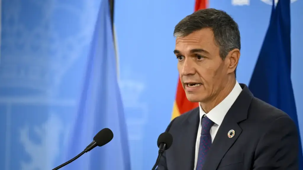 Pedro Sánchez carga directamente contra Ayuso tras el desahucio de Maricarmen: “El Ayuntamiento de Madrid está más preocupado en comprar aticazos que en resolver una tragedia social”