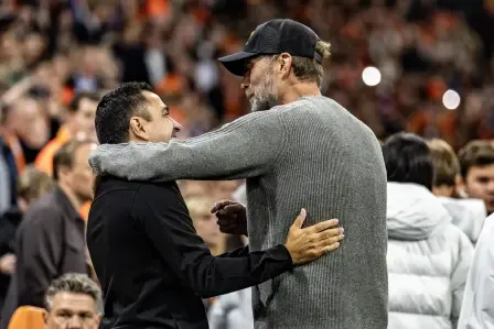 6ab5899a4e0bb El abrazo entre Xavi Hernández y Jürgen Klopp EFE/EPA/KOEN VAN WEEL