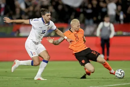 Meerdink, a pase de Guus Til, fue el encargado de hacer el gol del triunfo