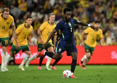 6abcf03fc2aac Vinicius marcó con Brasil, pero de penalti