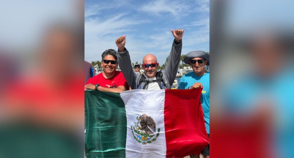 Fidencio Montemayor hace historia al cruzar el Canal de Catalina