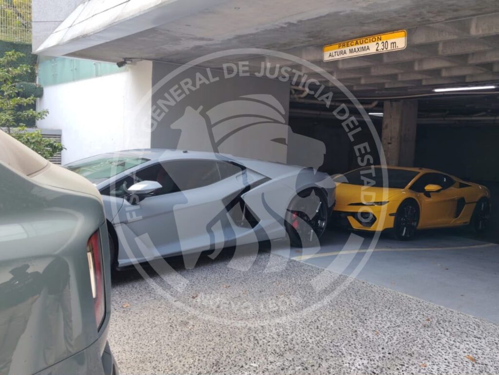 Aseguran un total de 9 autos de lujo tras cateo en San Pedro