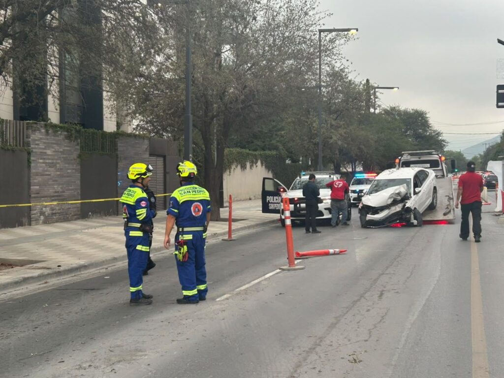 Choque deja dos personas lesionadas sobre avenida Alfonso Reyes