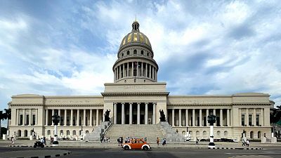 cuba-eliminacion-puestos-empleo-publico-asegura-no-abandonara-socialismo_17173902 Cuba anuncia la eliminación de 92.000 puestos de empleo público pero asegura que no abandonará el socialismo