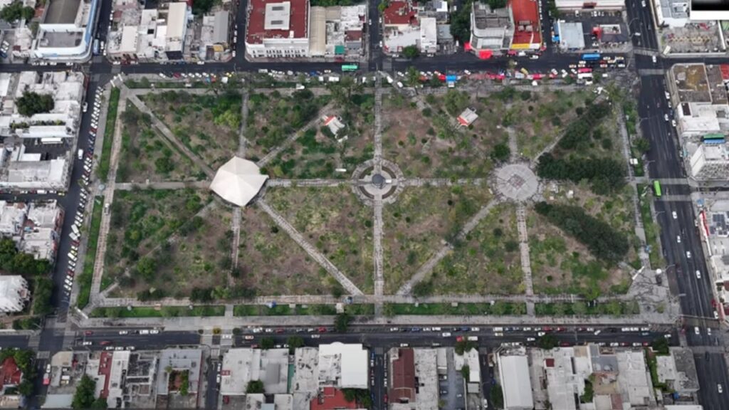Retira Monterrey 20 kioscos abandonados en La Alameda