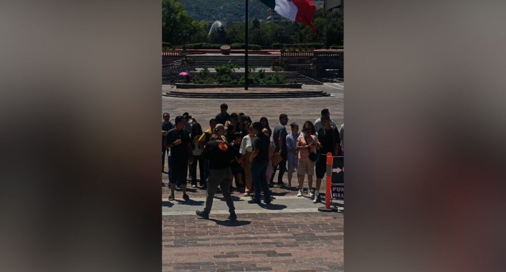 Evacúan Palacio de Gobierno en simulacro nacional