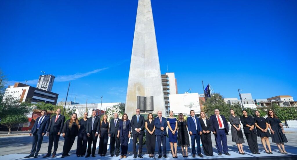 Rinden guardia de honor por los 430 años de Monterrey