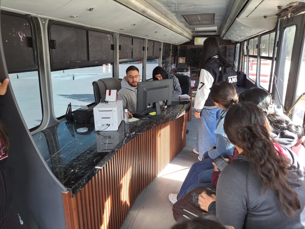 Lleva JuárezBus CAM Móvil al CBTIS 128