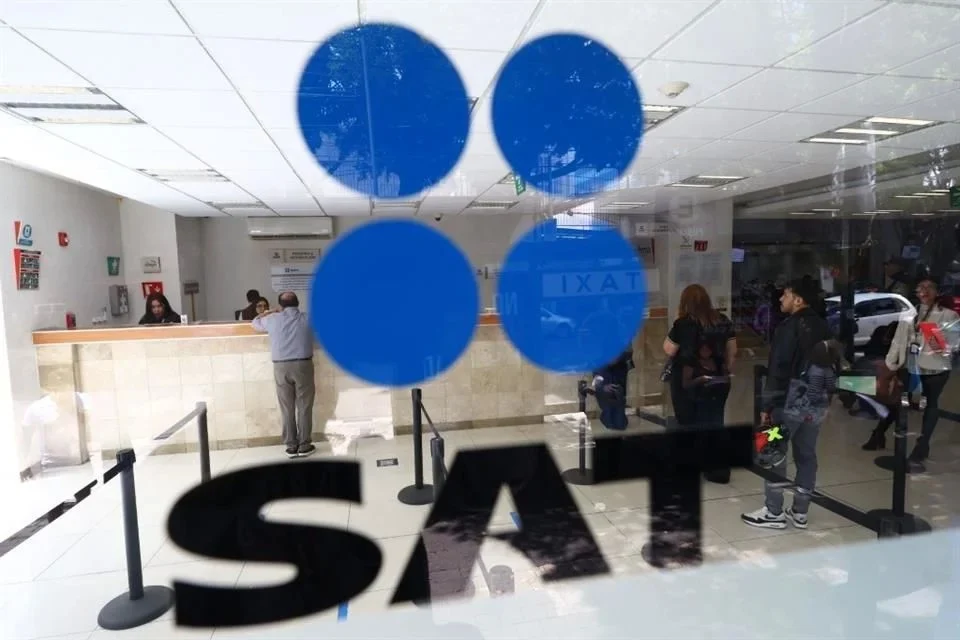 Alertan por “ola expansiva” de sanciones del SAT; empresas cumplidas podrían quedarse sin facturar