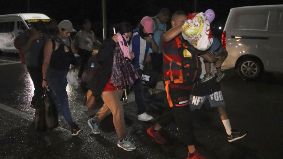 Caravana con más de 600 migrantes reanuda su camino hacia la frontera de EU