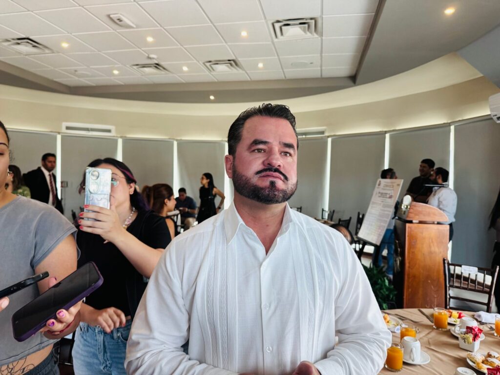 Avitia esperará que Andrea Chávez se posicione para tomar una decisión respecto a su proyecto: “le refrendo mi lealtad”