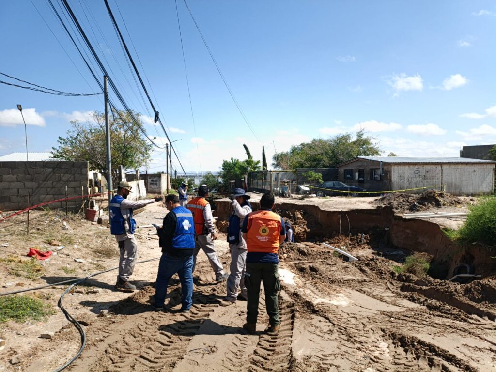Atiende CEPC socavón en colonia Águilas de Zaragoza durante operativo permanente en Ciudad Juárez