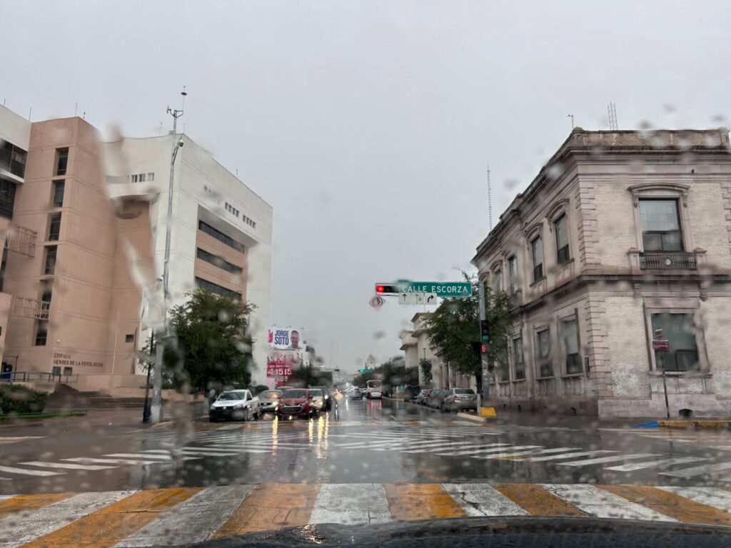 Pronostican fin de semana caluroso con lluvias aisladas en Chihuahua