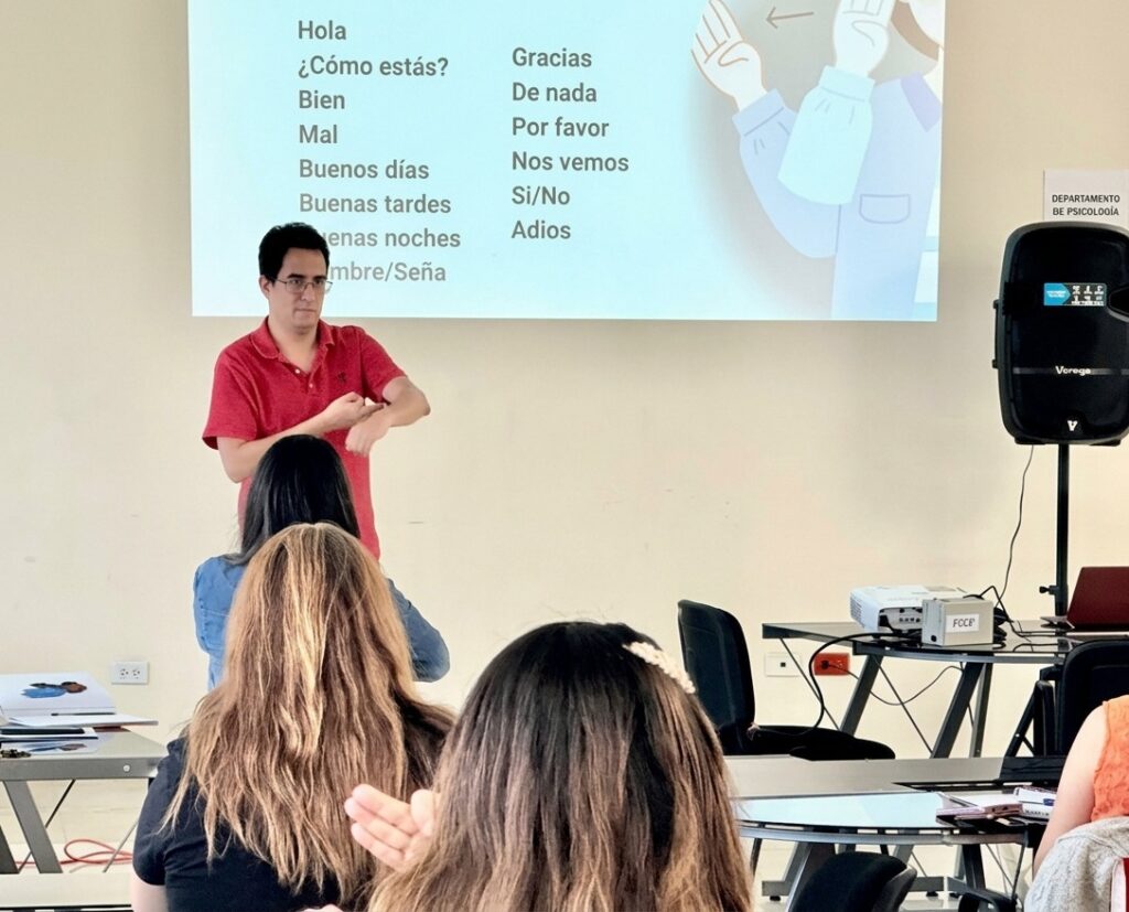 Capacitarán en Lengua de Señas Mexicana a 455 docentes de Educación Especial