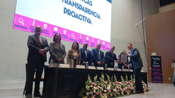 Recibe Municipio 6 reconocimientos por transparencia