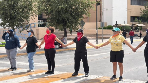 Normalistas bloquean calles del Centro