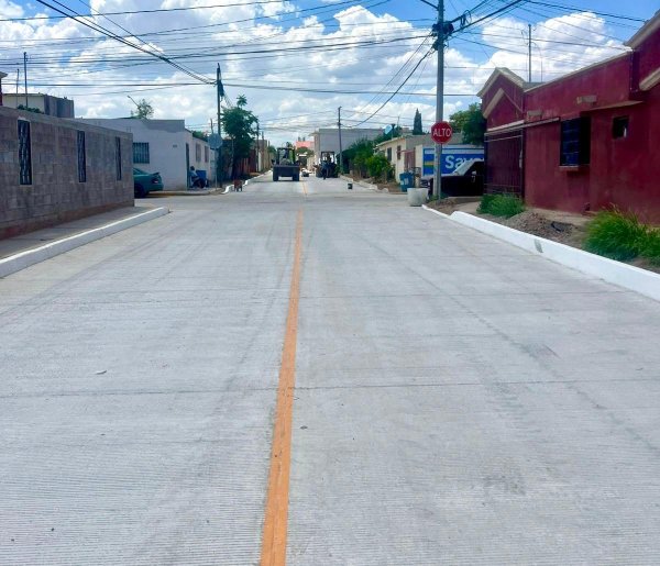 Concluye pavimentación de la calle en la Nuevo Triunfo