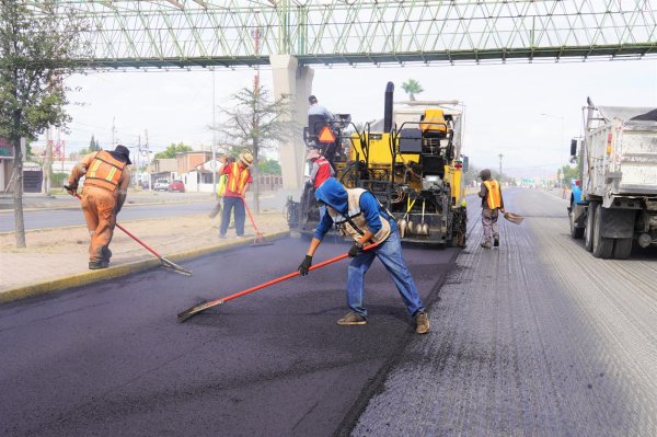 Rehabilita Municipio carpeta asfáltica en el Fuentes Mares
