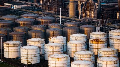 paises-agencia-internacional-energia-acuerdan-liberar-barriles-petroleo_16975872 La Agencia Internacional de la Energía acuerda la mayor liberación de reservas de petróleo de la historia