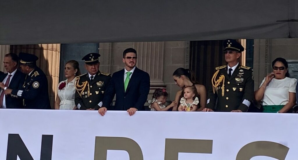 Con desfile cívico, Nuevo León celebra Independencia de México