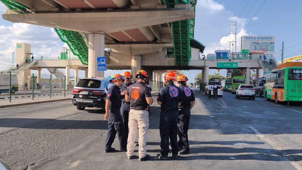 Caída desde estación del Metro deja a mujer lesionada en Escobedo