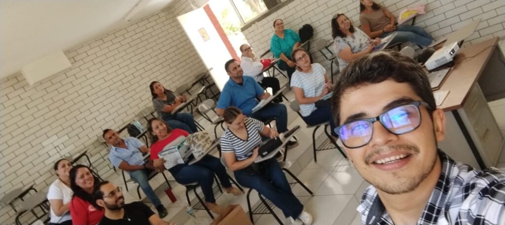 FFyL-UACH capacita en inglés a maestros del sistema estatal
