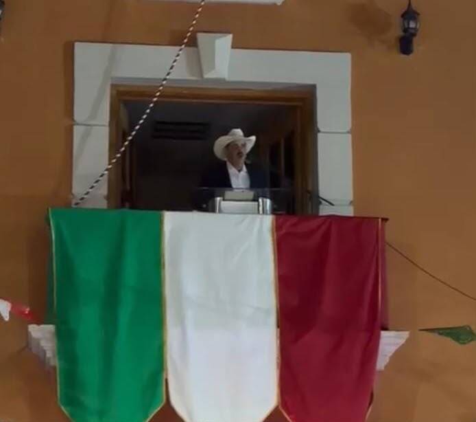 Grito de Independencia y nueva plaza reúnen a familias en Santa Isabel