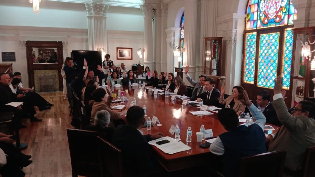 Aprueban enajenación de calle Bustamante por 18 mdp