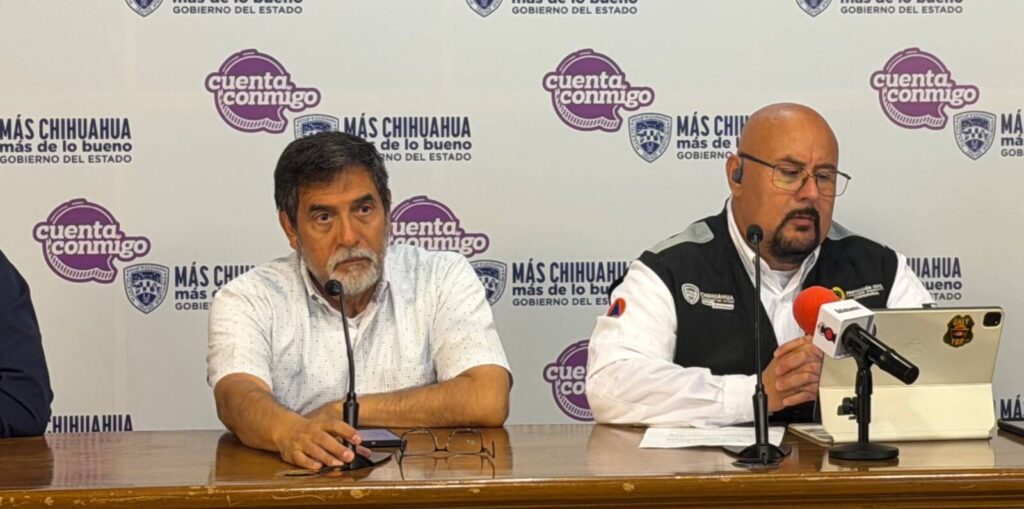 Lluvias dejan 30 accidentes y un socavón en Chihuahua