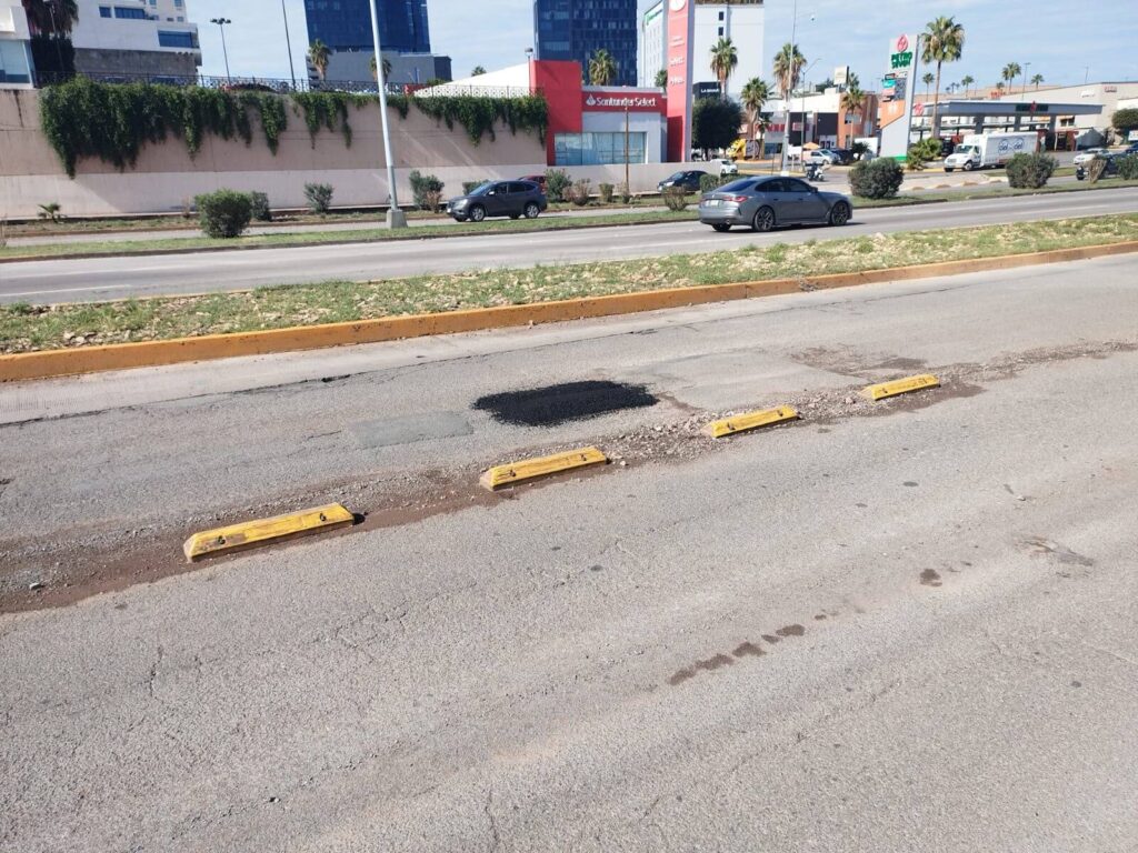 Realiza Municipio bacheo en Periférico de la Juventud